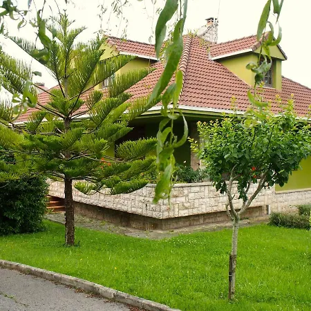 Casa Camelia بيت للعطل اورينيا